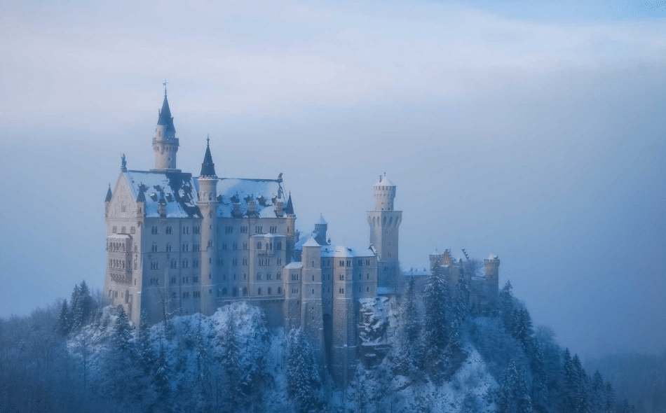 10- شولن نوشوانشتاین قلعه جشنواره‌ای افسانه‌ای در آلمان برای سفر و گردشگری سفر و گردشگری در زمستان