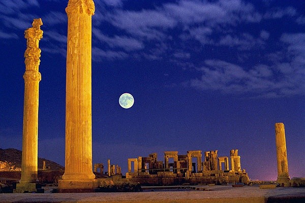 راهنمای سفر به تخت جمشید 4 نکات مهم قبل از رفتن به تخت جمشید و خرید بلیط تهران شیراز